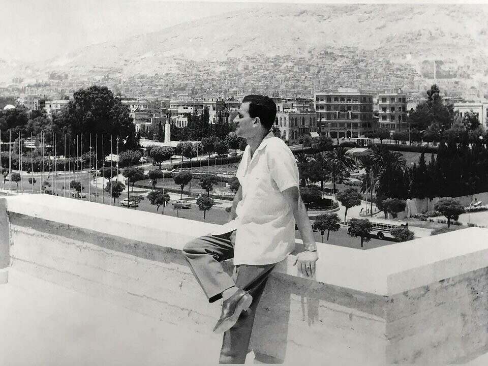 Fotot tillhörande israeliska staten uppges visa Eli Cohen i Damaskus under tidigt sextiotal, med klockan på armen.