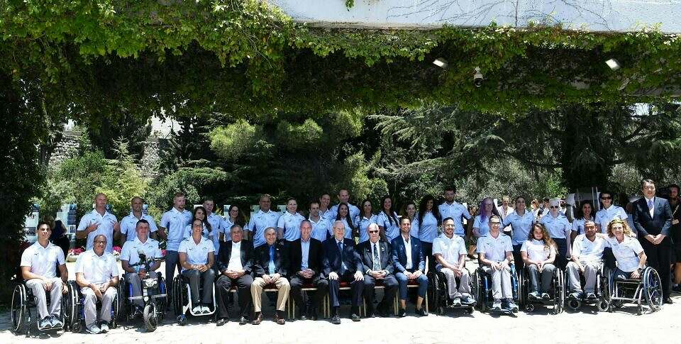 Israels president Reuven Rivlin lyckönskar den olympiska och paralympiska delegationen inför OS i Tokyo 2020 (2021). Foto: Amos Ben Gershom / GPO.